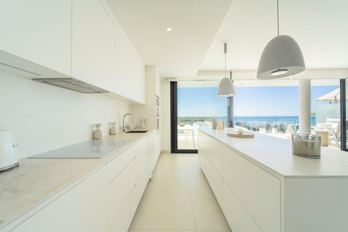 2 Bedroom Apartment in Benalmádena - Photo 17