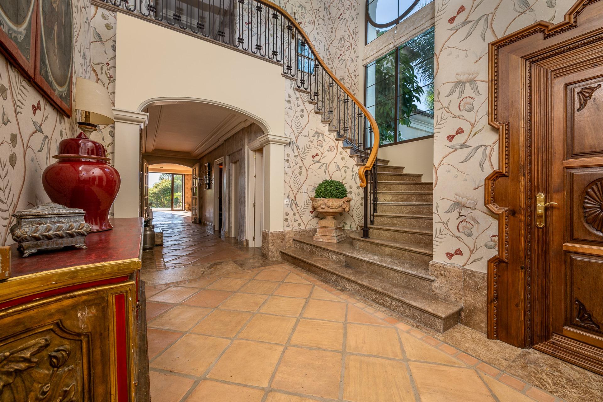 8 Bedroom Villa in San Pedro de Alcántara - Photo 14
