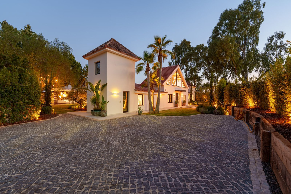 5 Bedroom Villa in Marbella - Photo 53