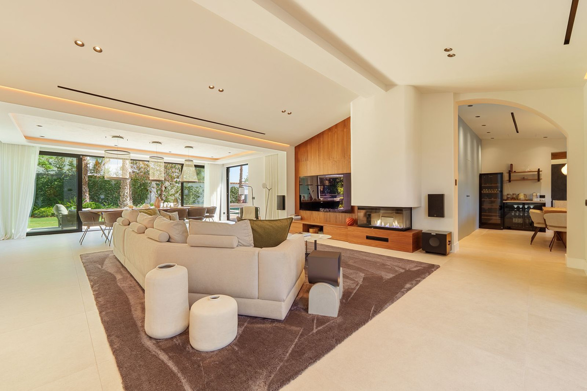 5 Bedroom Villa in Marbella - Photo 10