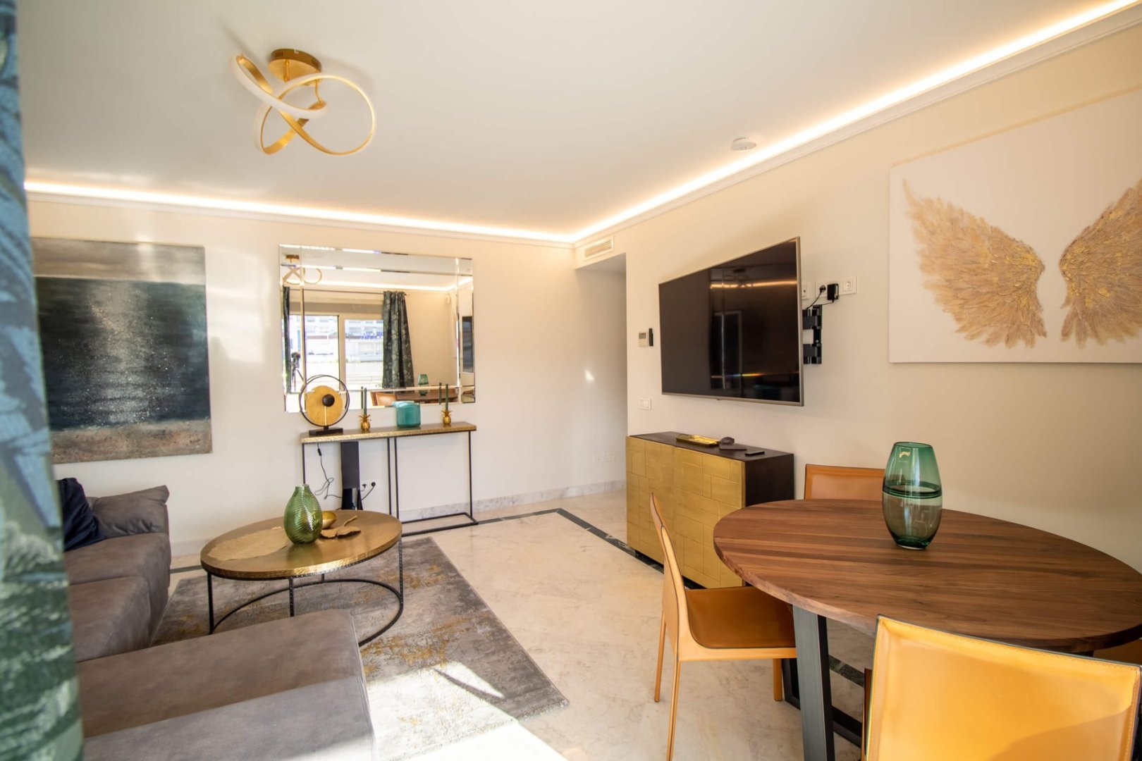 2 Bedroom Apartment in Marbella - Photo 2