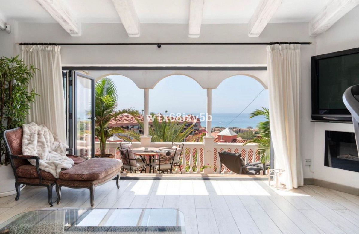 2 Bedroom Villa in Fuengirola - Photo 5