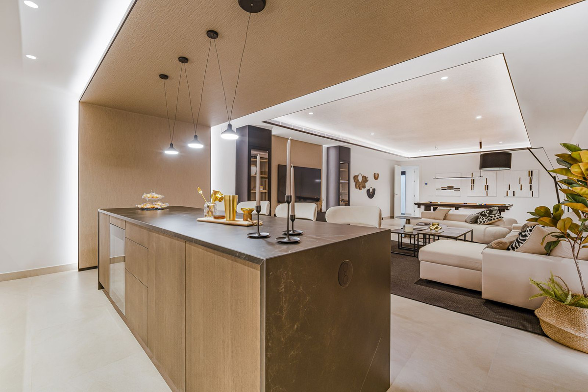 6 Bedroom Villa in Marbella - Photo 18