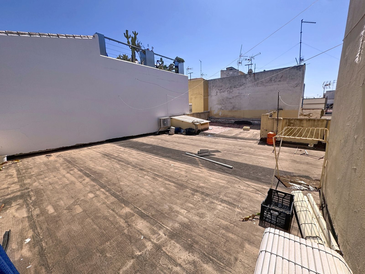 5 Bedroom Townhouse in Estepona - Photo 26