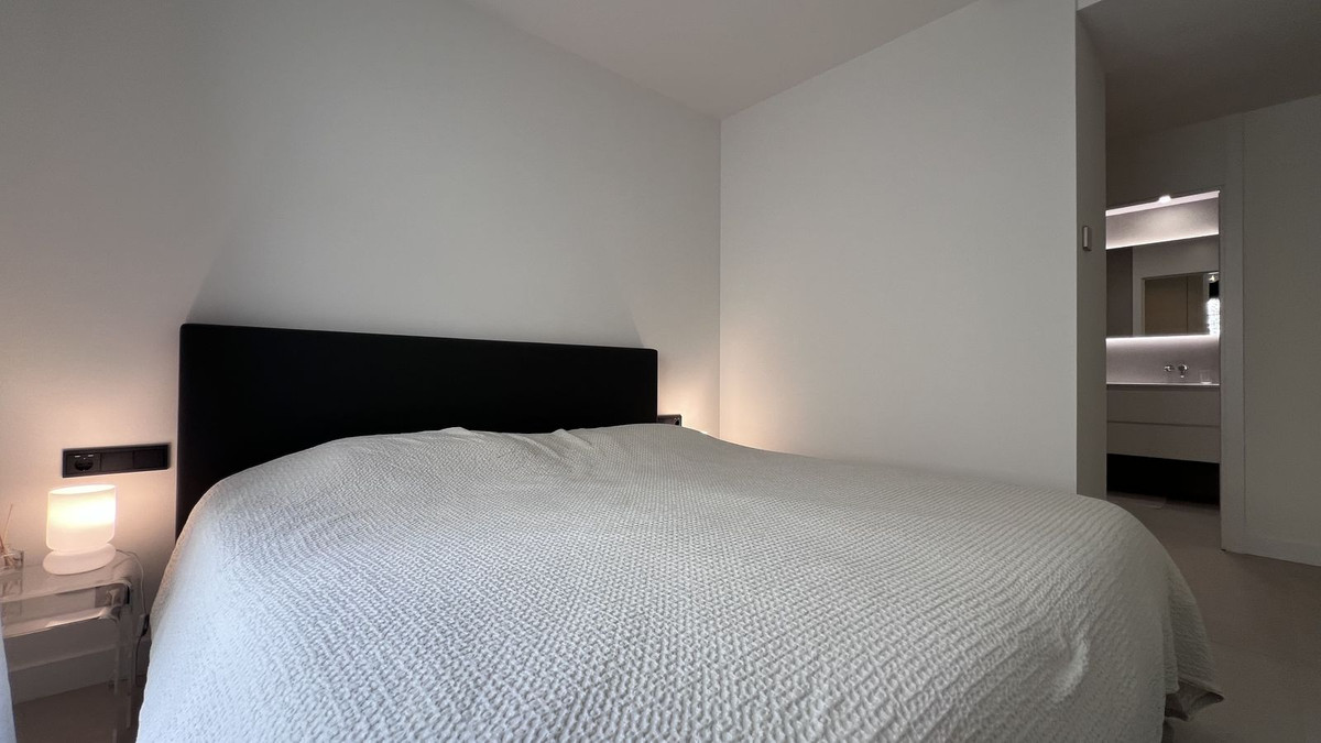 3 Bedroom Apartment in Marbella - Photo 15