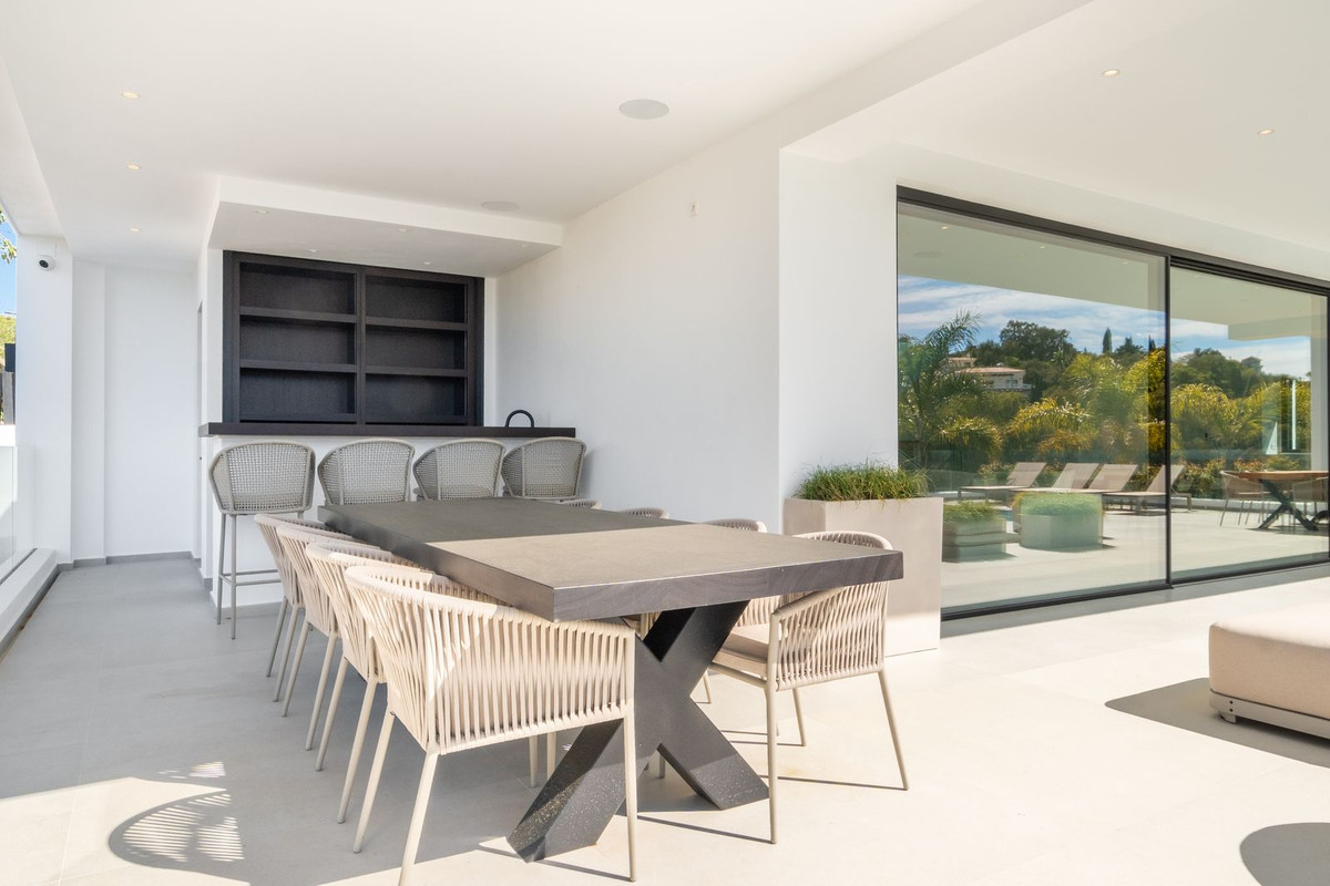 5 Bedroom Villa in Marbella - Photo 55