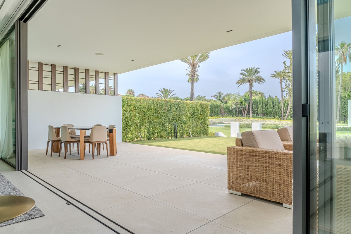 4 Bedroom Villa in Marbella - Photo 16