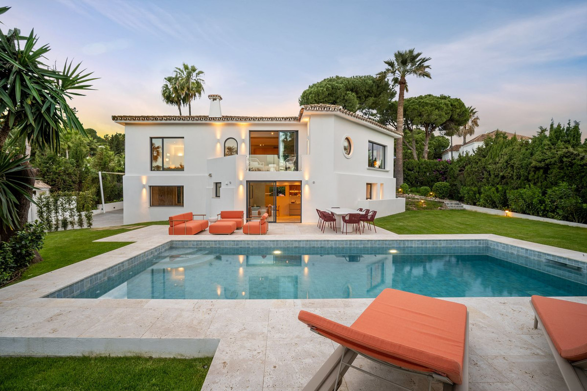4 Bedroom Villa in Marbella - Photo 16