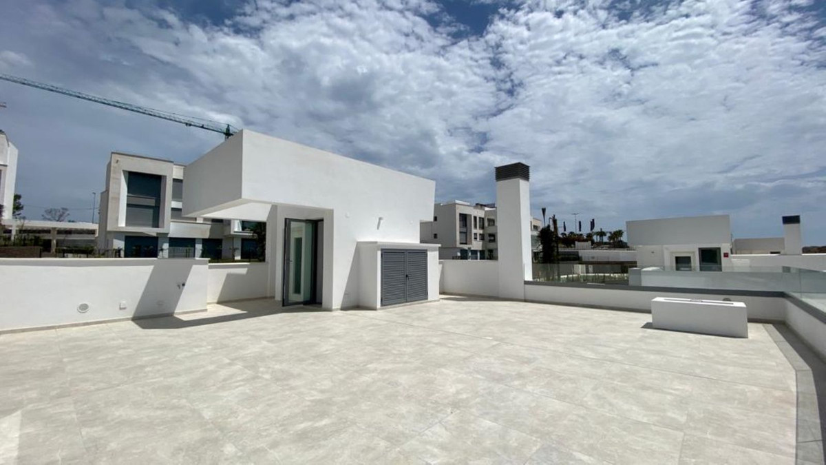 4 Bedroom Villa in Marbella - Photo 5