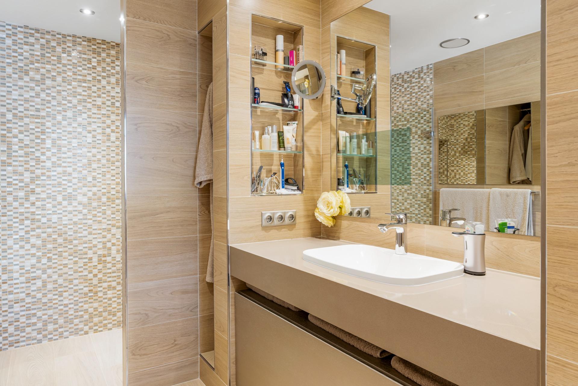 4 Bedroom Penthouse in Benahavís - Photo 23