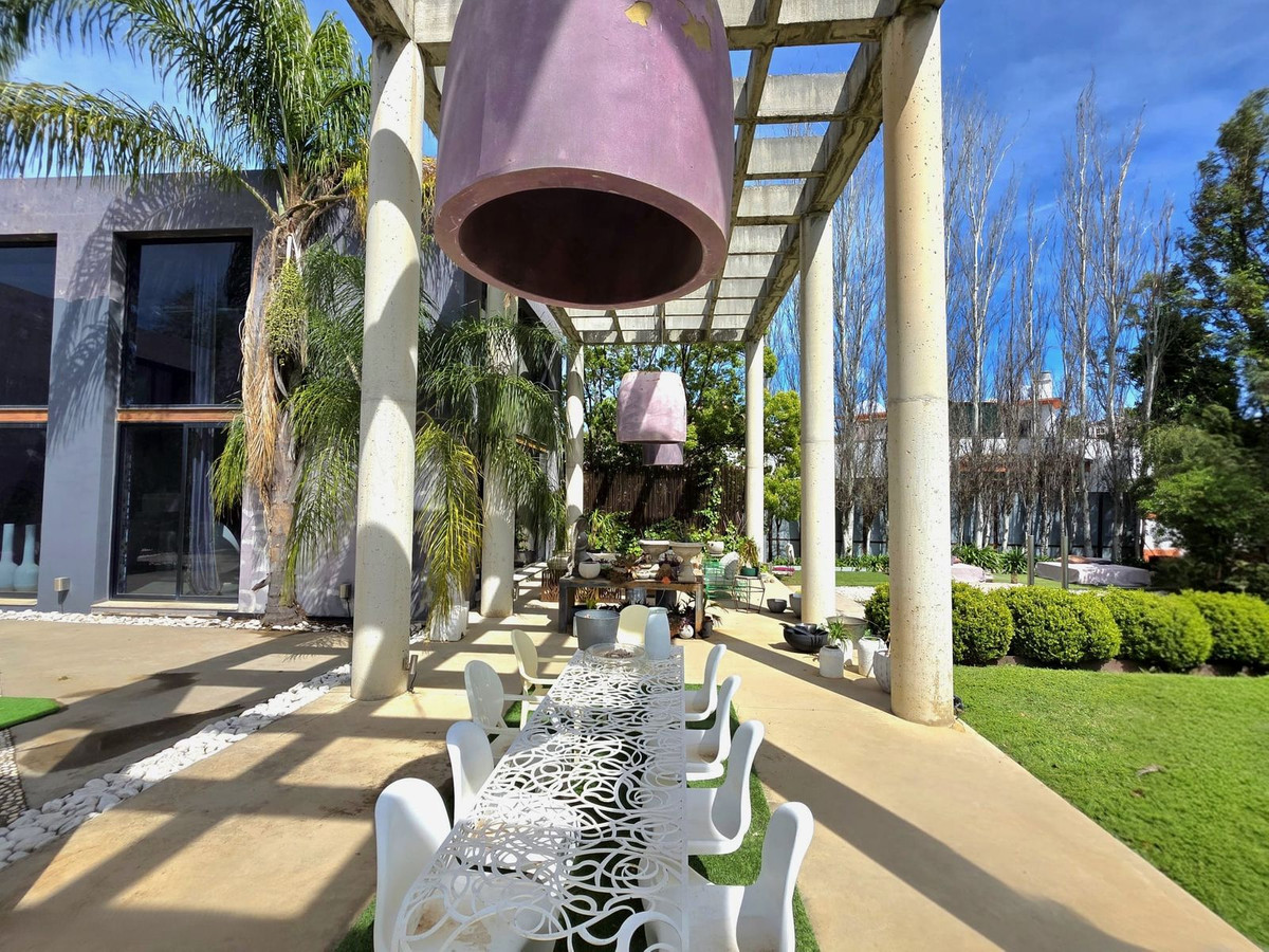 5 Bedroom Villa in Estepona - Photo 2
