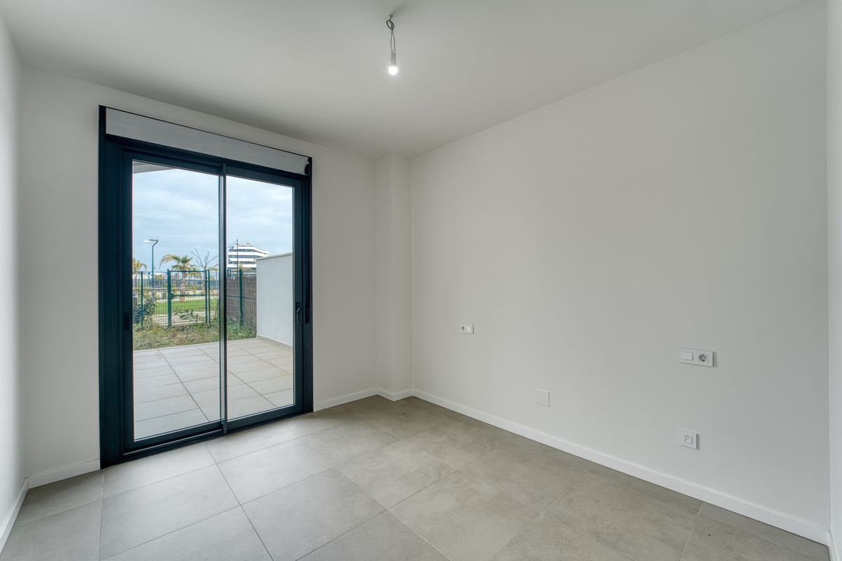 2 Bedroom Apartment in Torremolinos - Photo 10