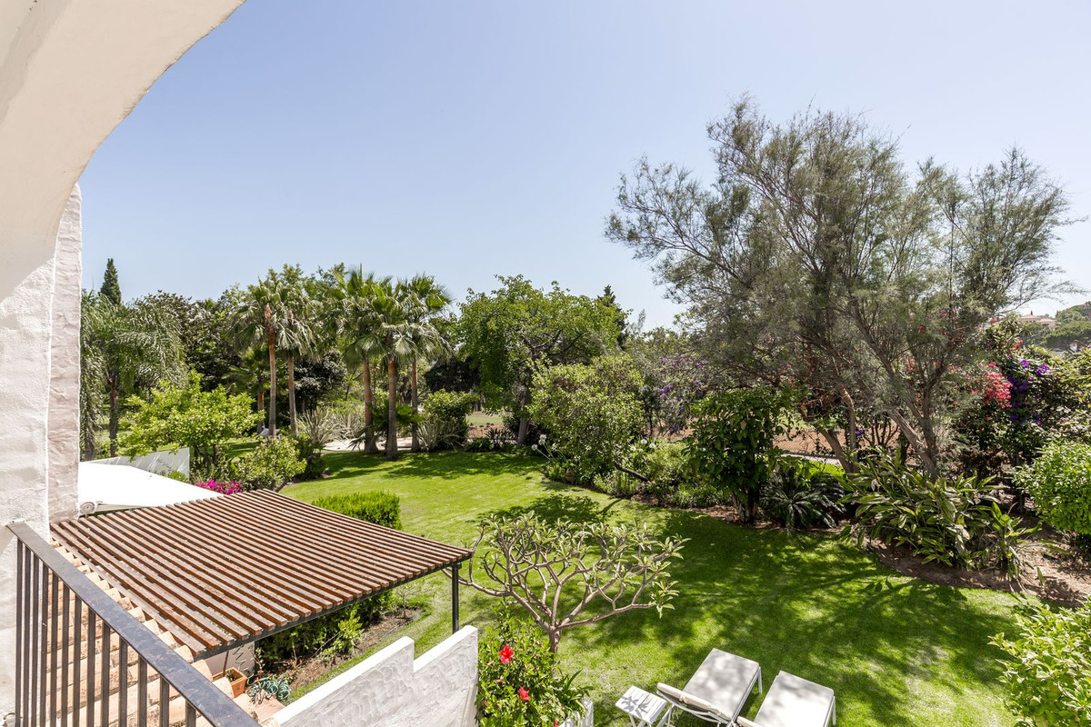 2 Bedroom Townhouse in Marbella - Photo 10