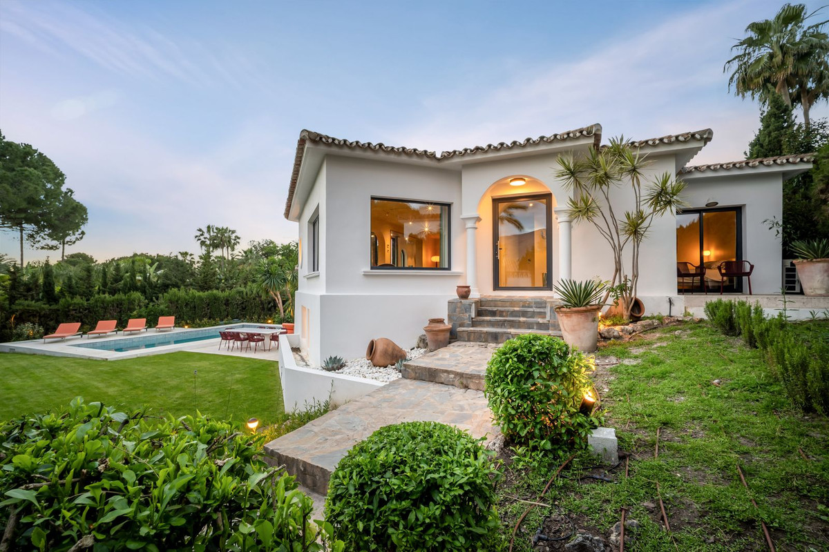 4 Bedroom Villa in Marbella - Photo 21
