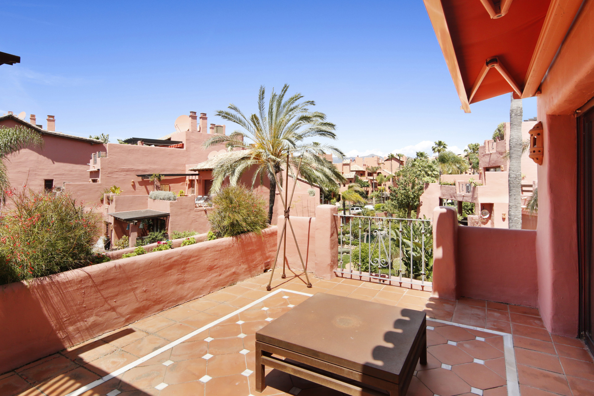 3 Bedroom Penthouse in Estepona - Photo 3