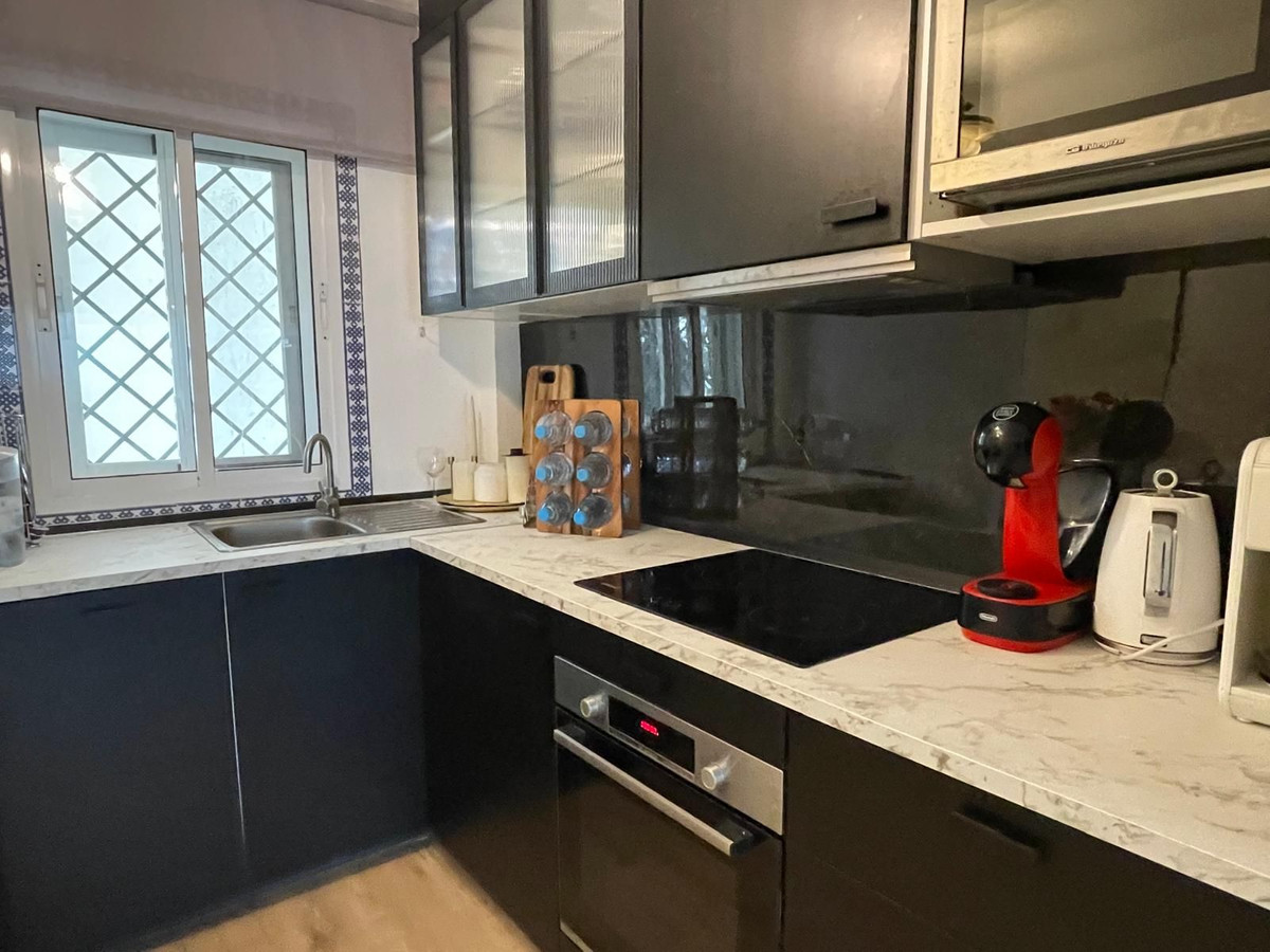2 Bedroom Apartment in Marbella - Photo 4