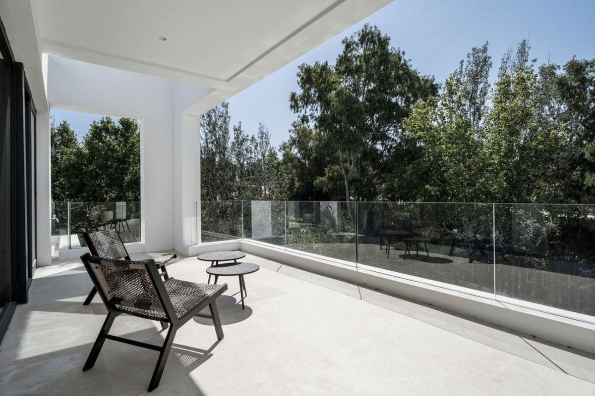 4 Bedroom Villa in Estepona - Foto 8
