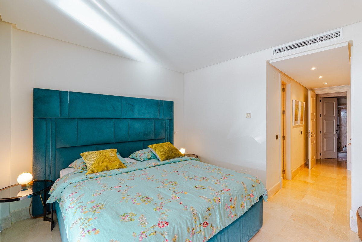 3 Bedroom Apartment in Estepona - Photo 8