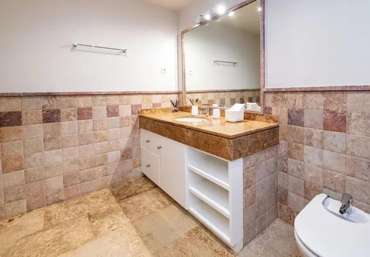 3 Bedroom Apartment in Marbella - Photo 15