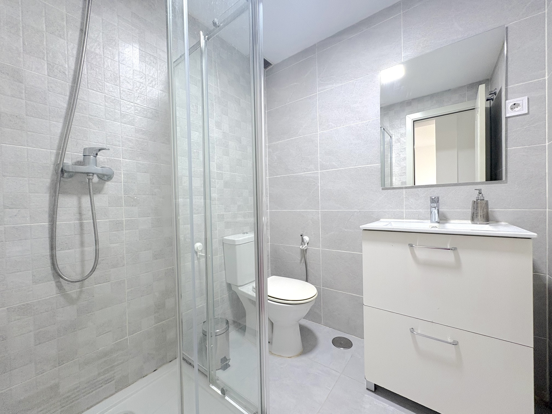 2 Bedroom Apartment in Benalmádena - Photo 24