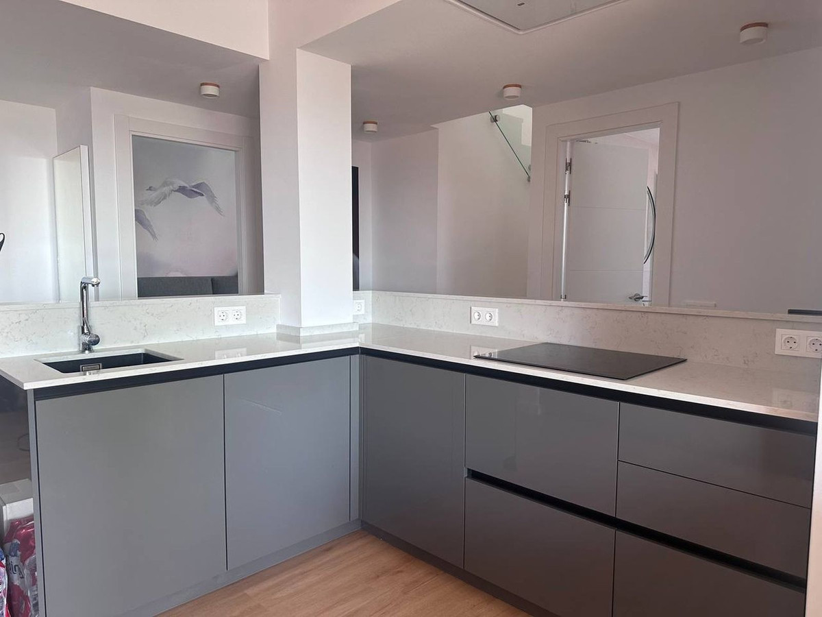 3 Bedroom Penthouse in Estepona - Photo 14