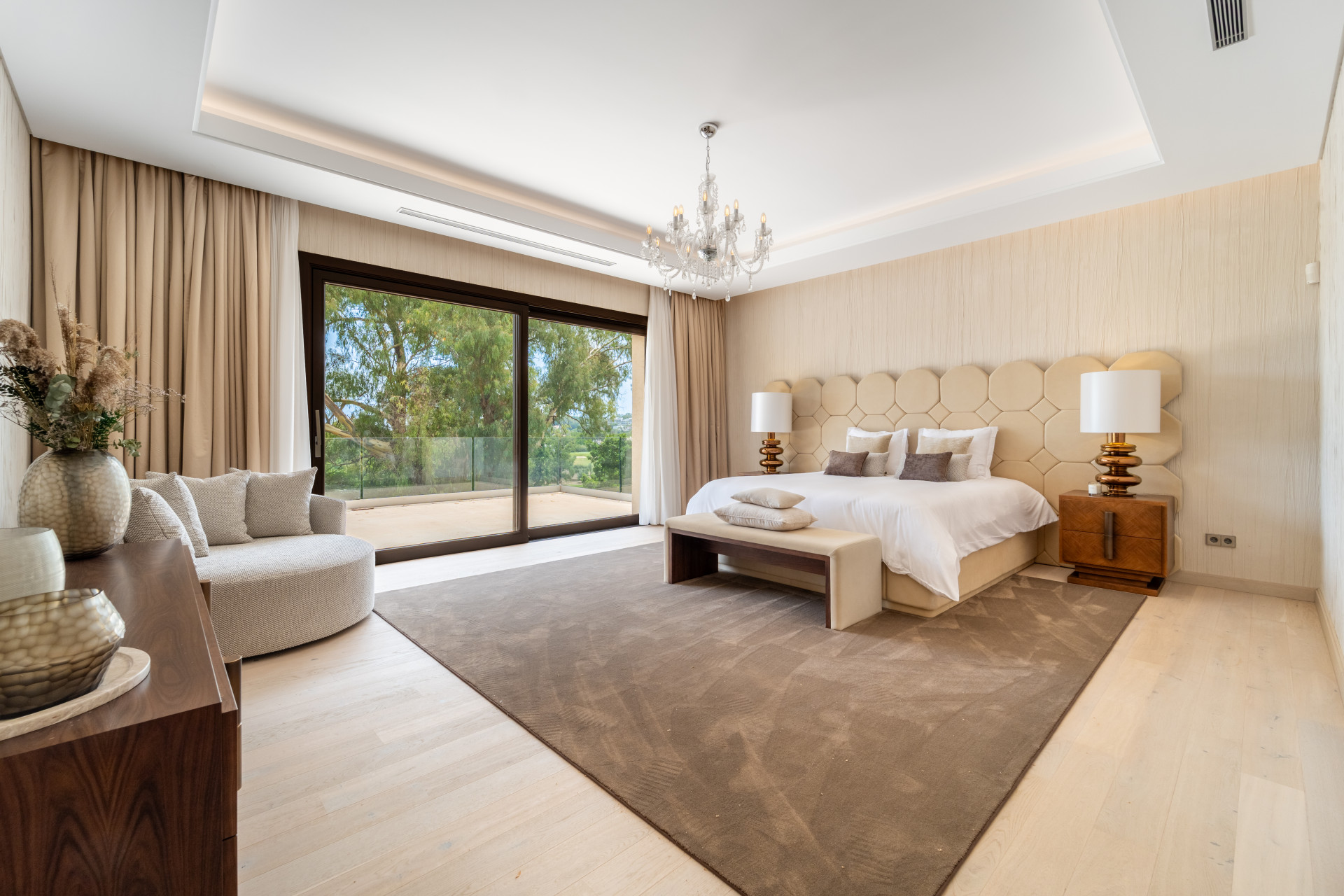 5 Bedroom Villa in Marbella - Photo 12