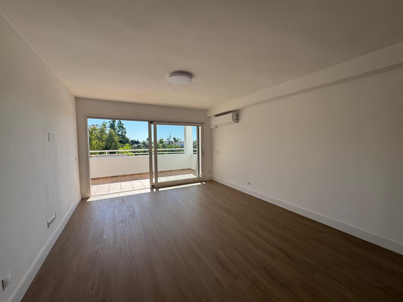 2 Bedroom Apartment in Estepona - Photo 8