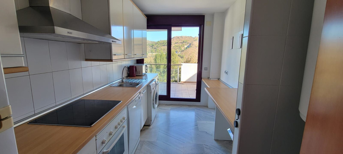2 Bedroom Penthouse in Benahavís - Photo 47
