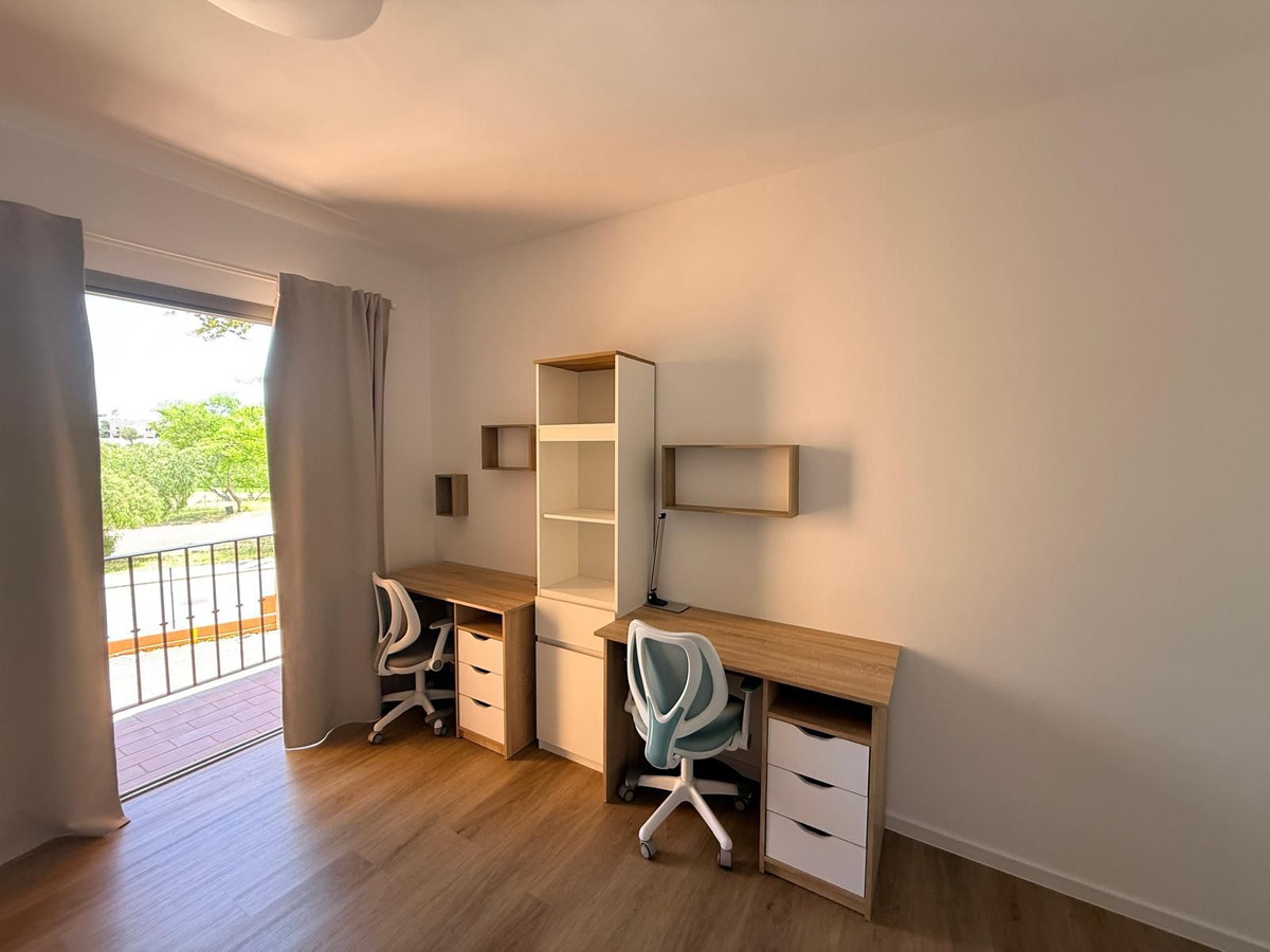 2 Bedroom Apartment in Estepona - Photo 19