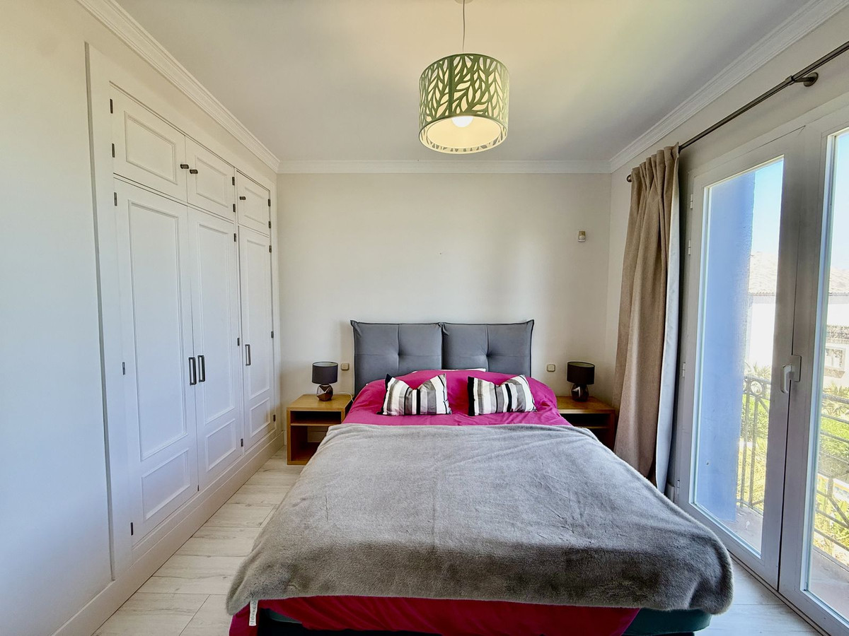 3 Bedroom Penthouse in Casares - Photo 26