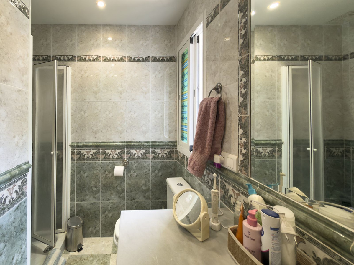 4 Bedroom Villa in Coín - Photo 22