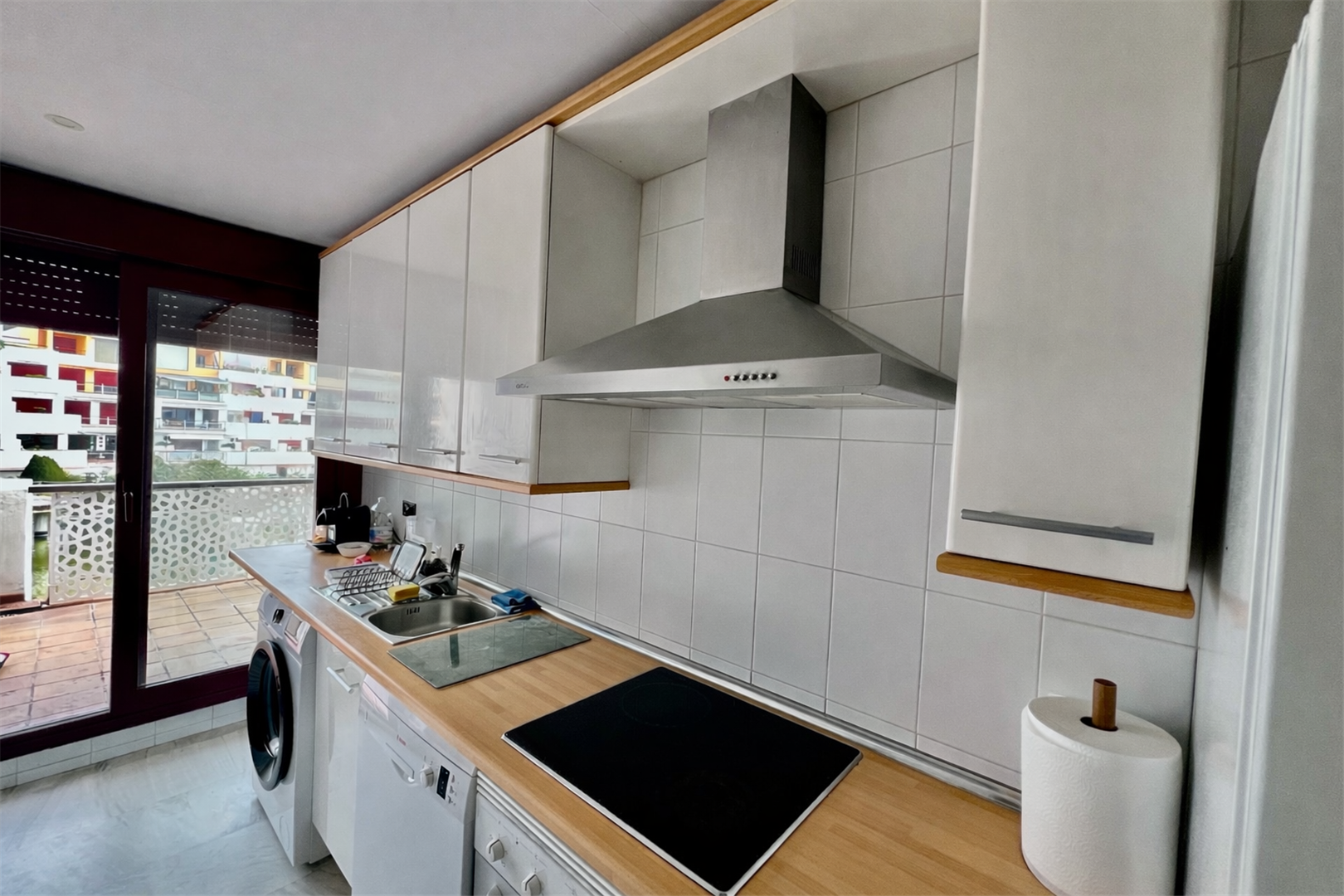 1 Bedroom Apartment in Estepona - Photo 9