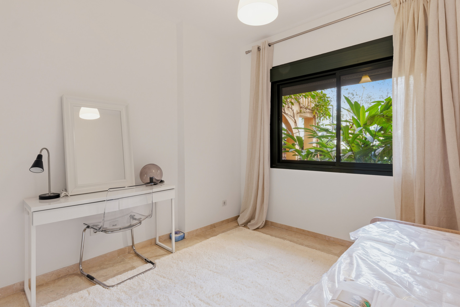 2 Bedroom Apartment in Estepona - Photo 12