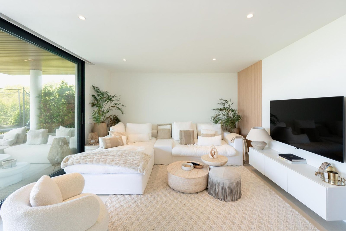 3 Bedroom Apartment in Fuengirola - Photo 6