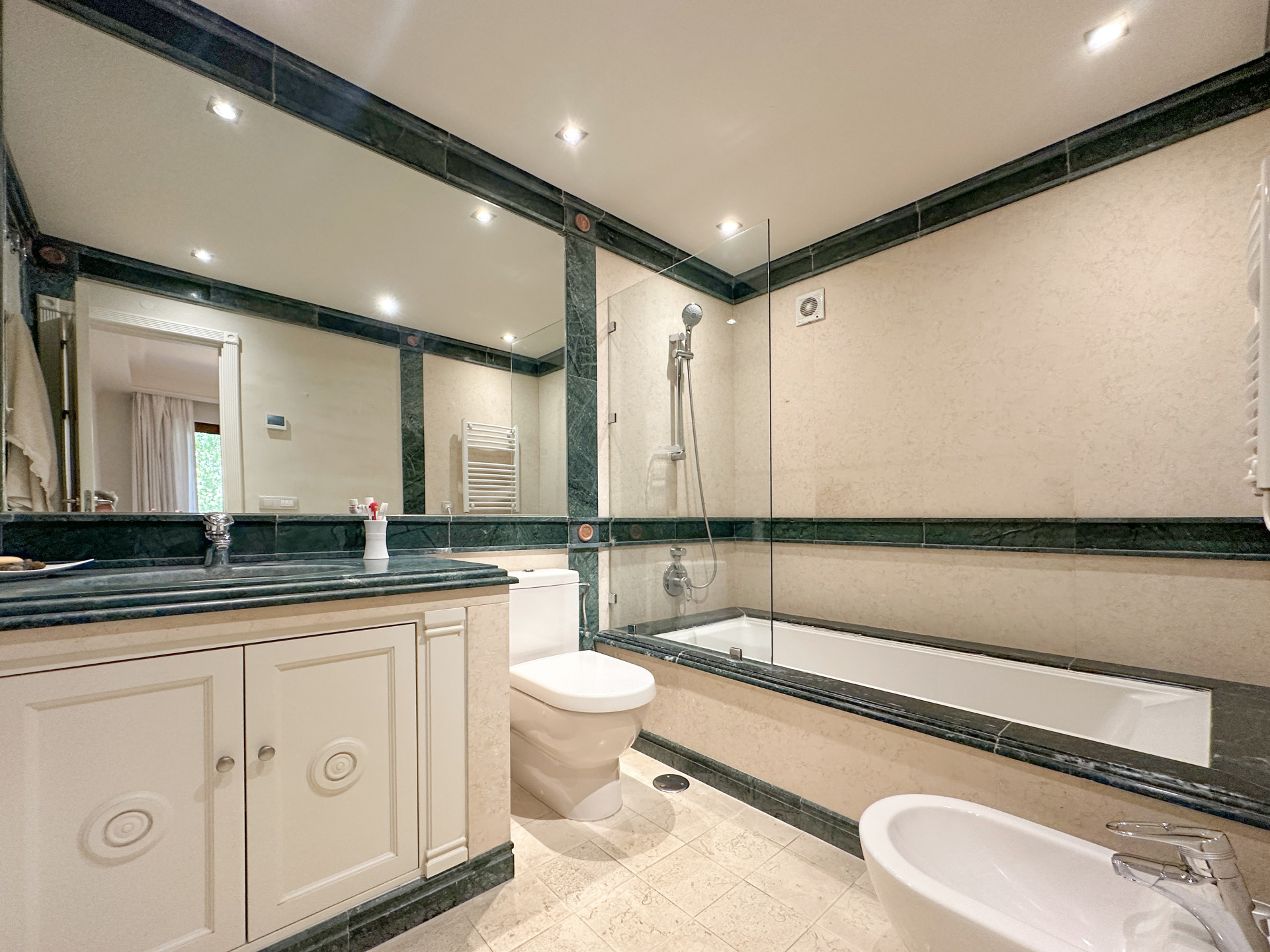 3 Bedroom Apartment in Estepona - Photo 13