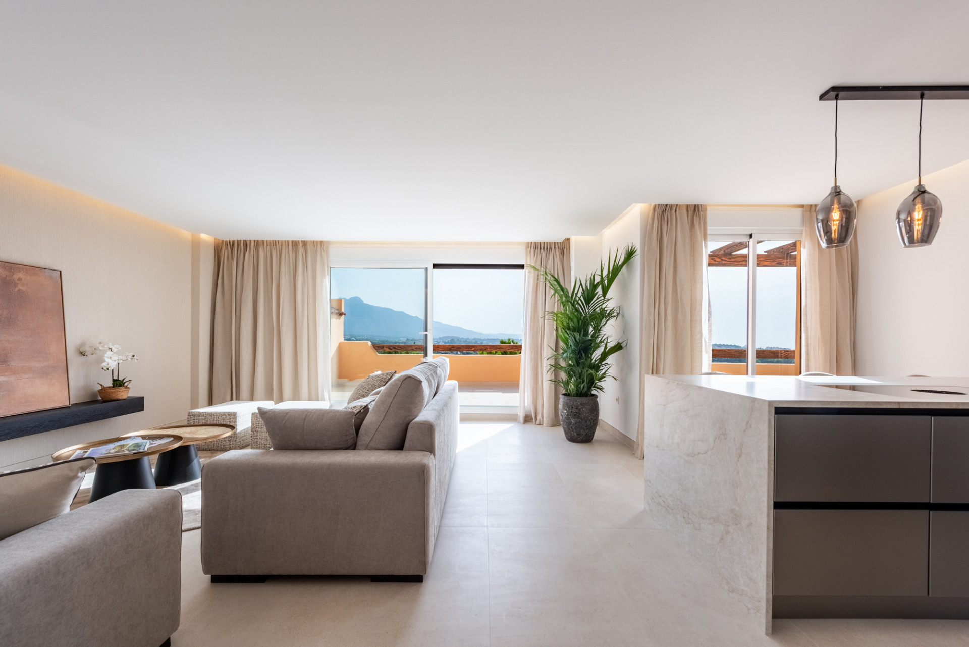 2 Bedroom Penthouse in Benahavís - Photo 4