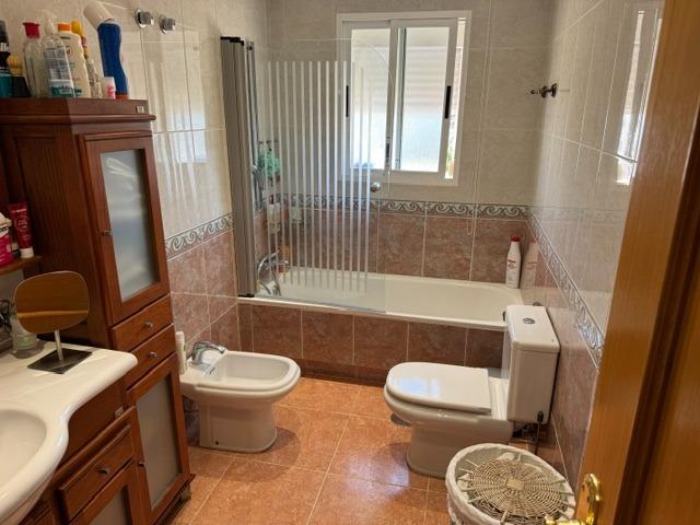 4 Bedroom Penthouse in Estepona - Photo 13