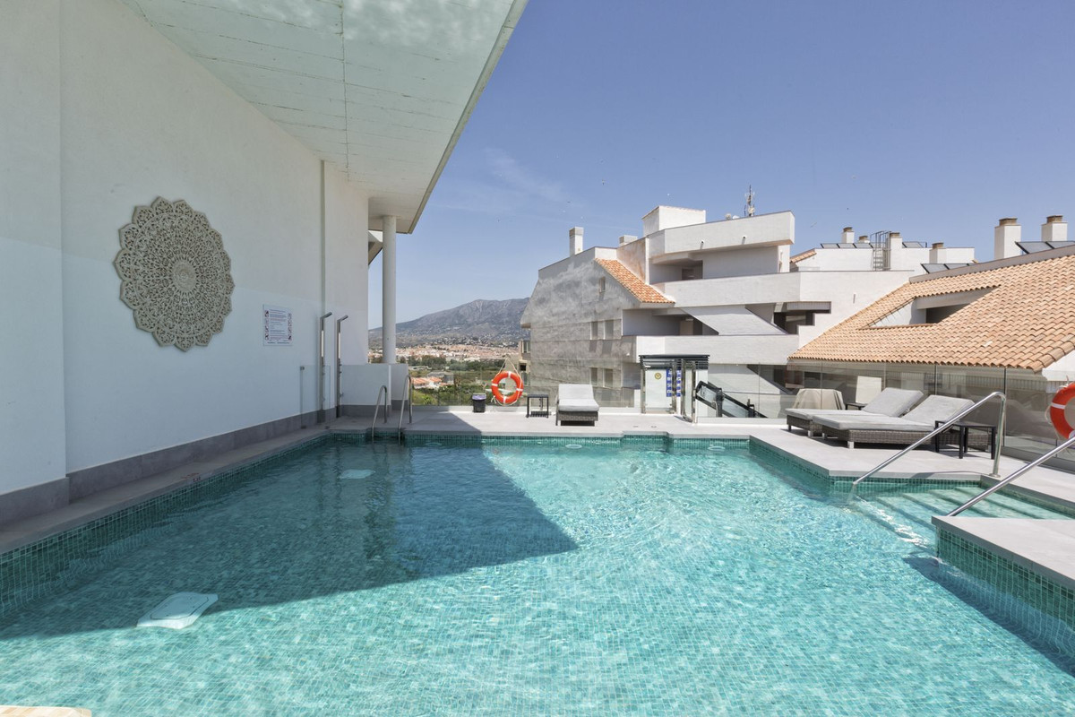 2 Bedroom Apartment in Fuengirola - Photo 16