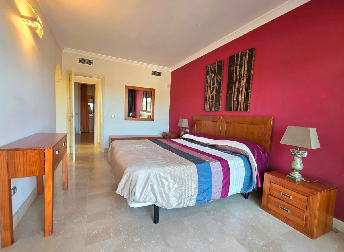2 Bedroom Apartment in Estepona - Photo 13