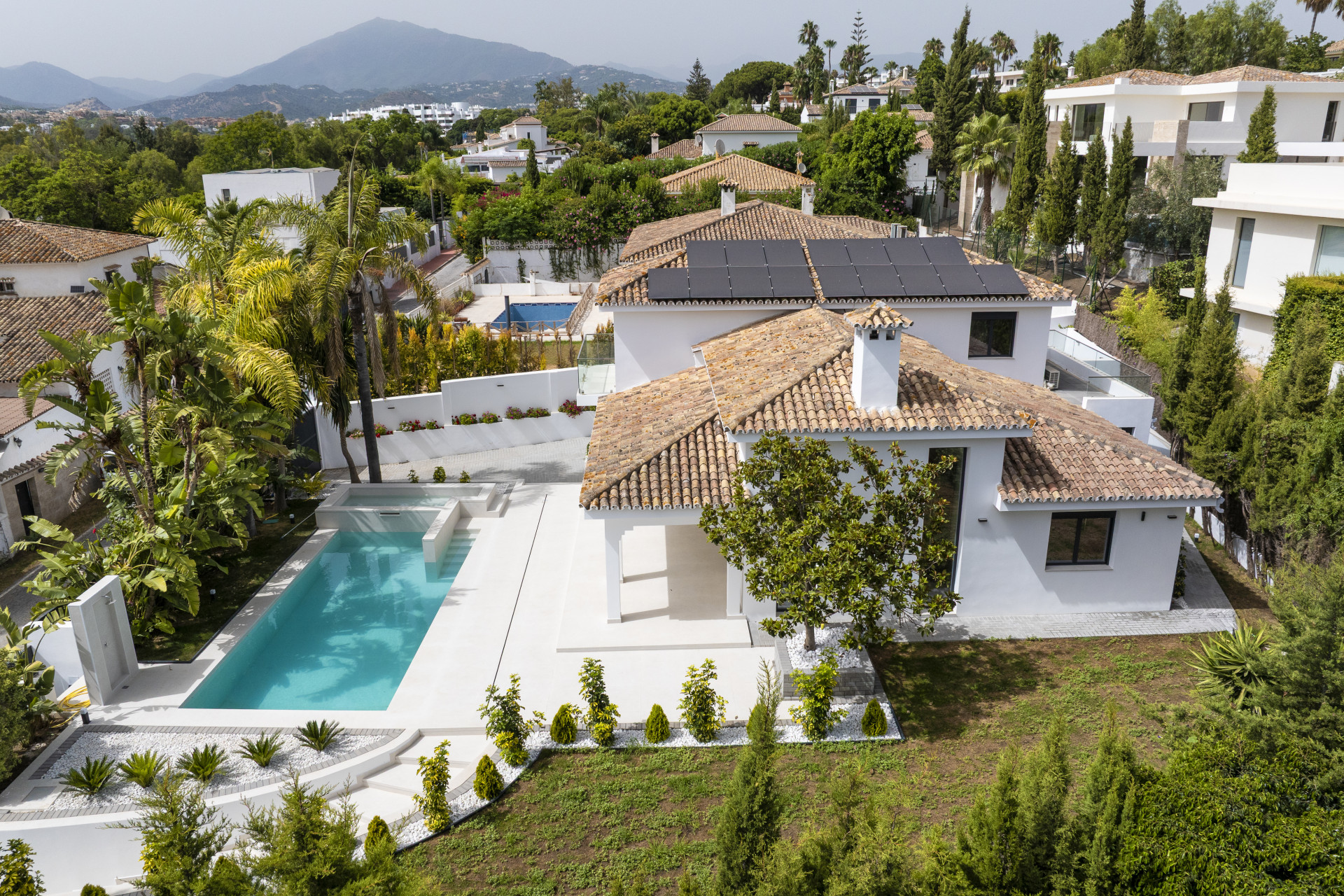 4 Bedroom Villa in San Pedro de Alcántara - Photo 28