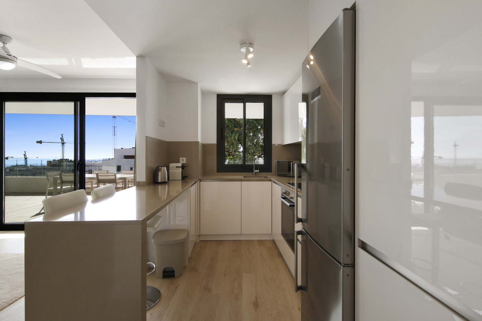 3 Bedroom Apartment in Estepona - Photo 4