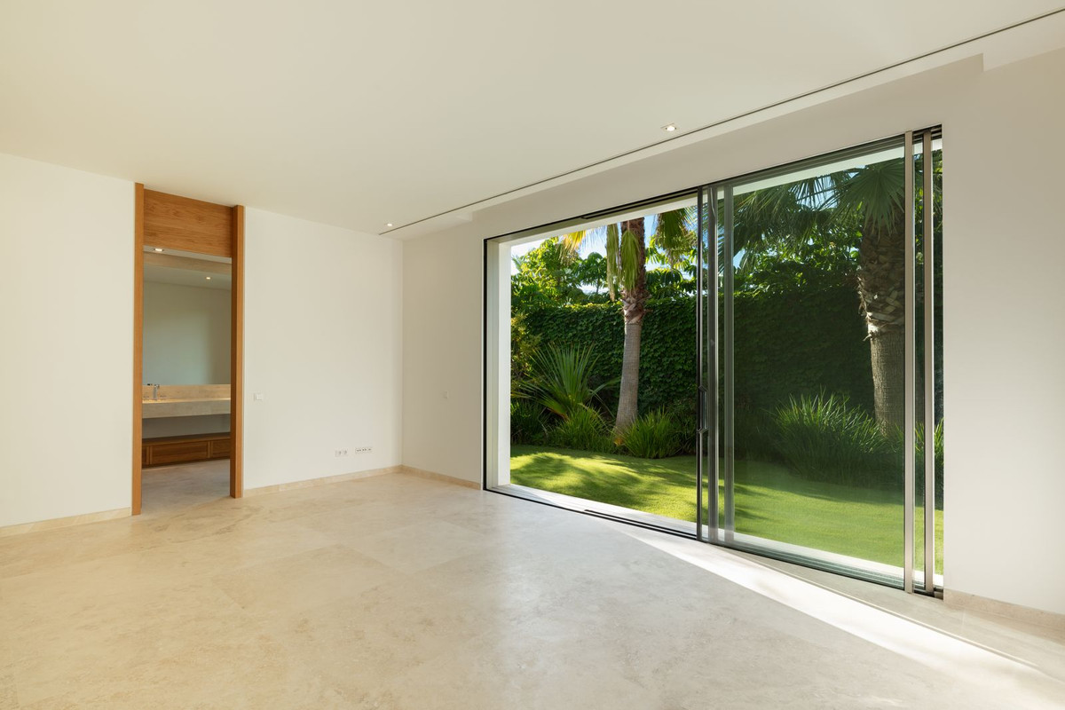 5 Bedroom Villa in Casares - Photo 13