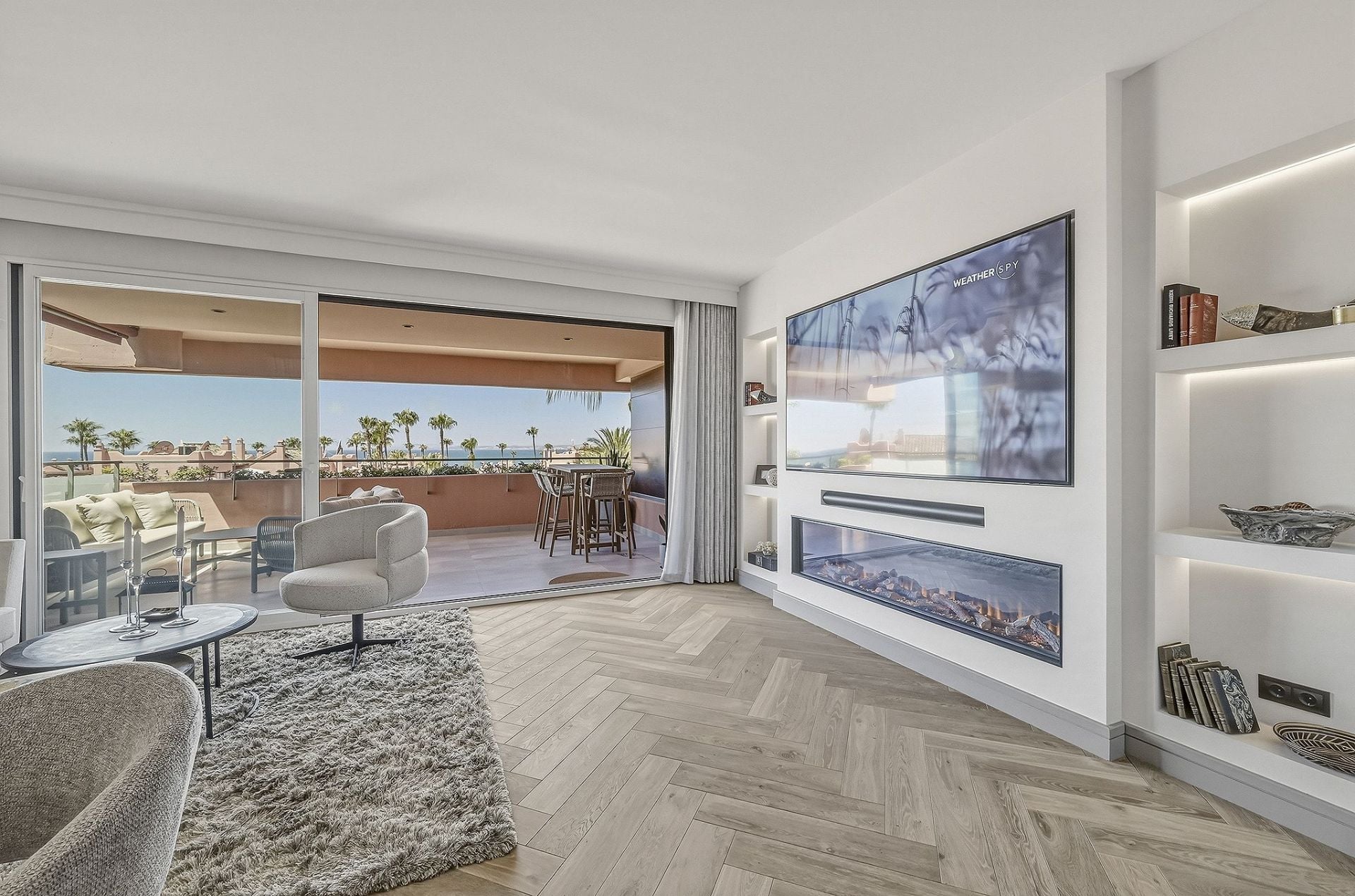 3 Bedroom Penthouse in Estepona - Photo 5