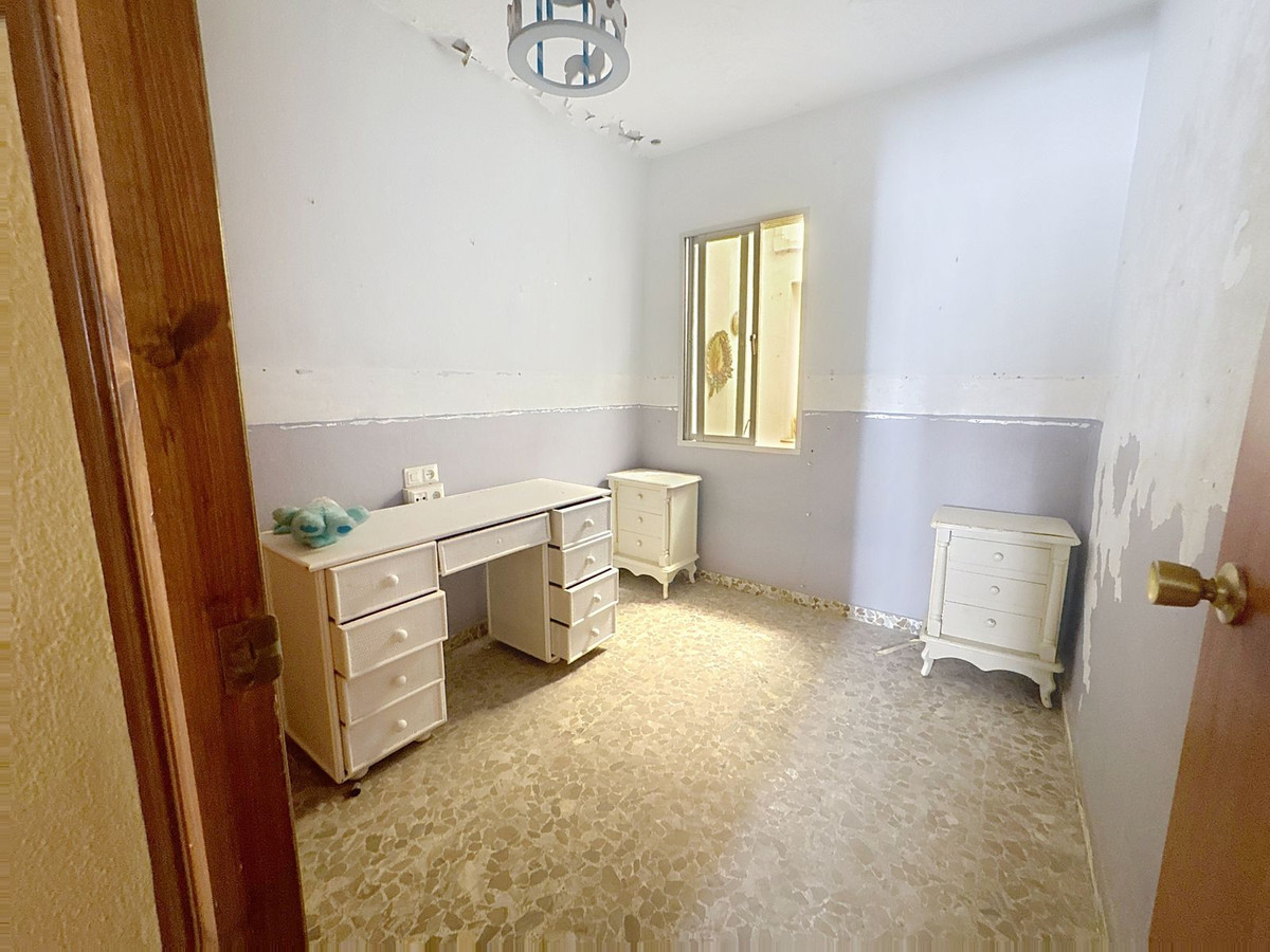 5 Bedroom Townhouse in Estepona - Photo 23