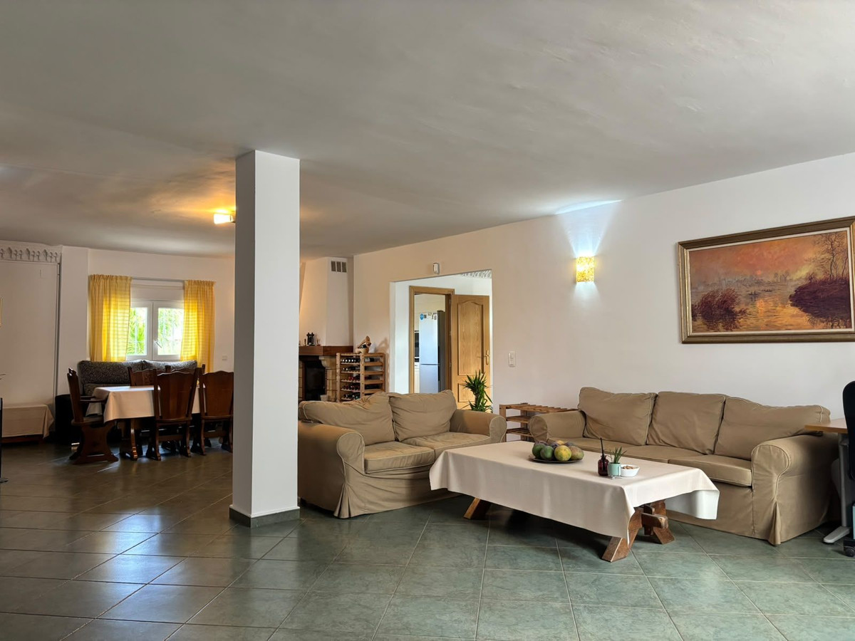 6 Bedroom Villa in Alhaurín de la Torre - Photo 24