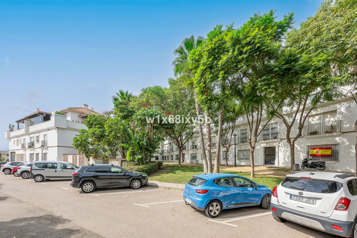 1 Bedroom Apartment in Estepona - Photo 21