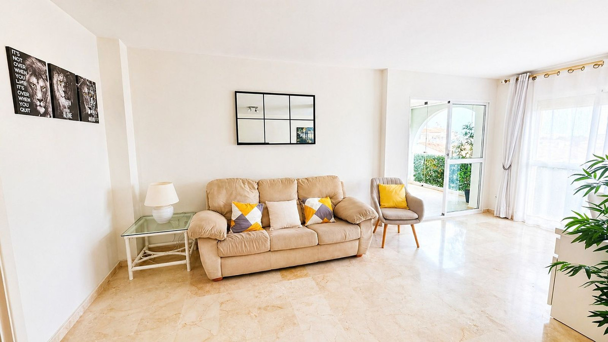 2 Bedroom Apartment in Estepona - Photo 7