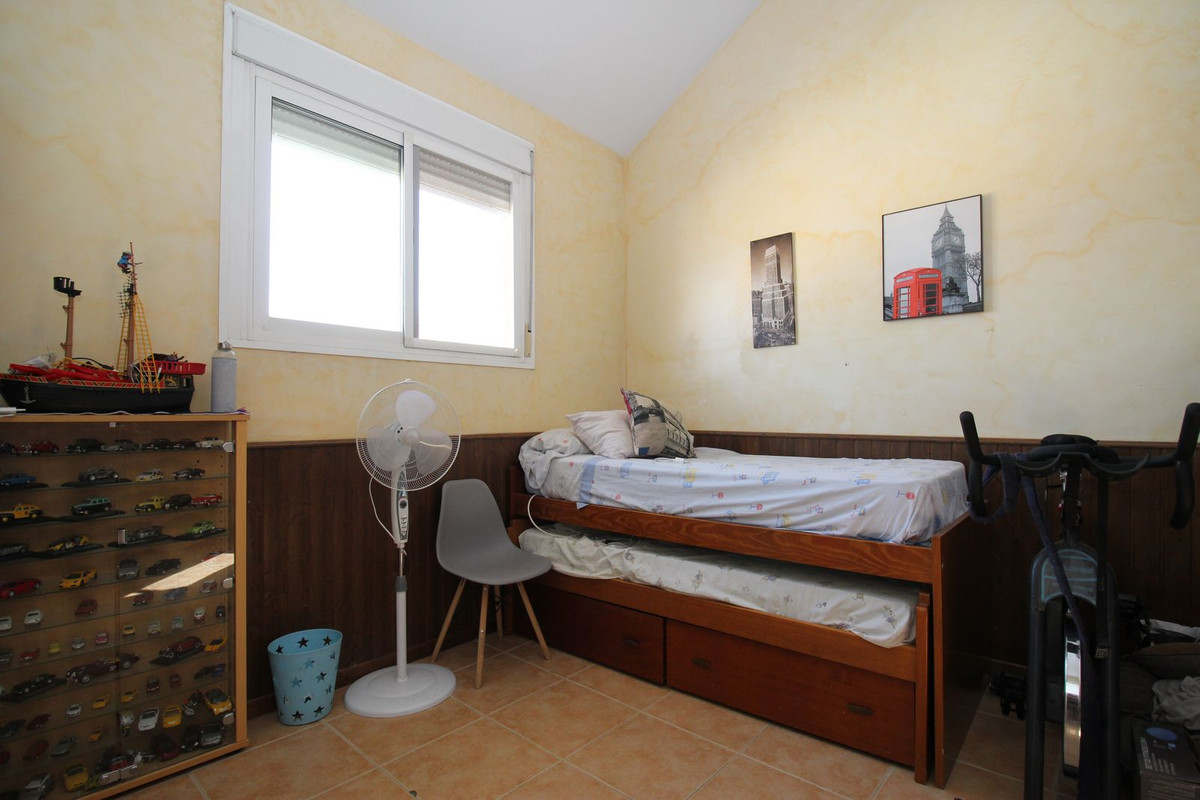 4 Bedroom Townhouse in Coín - Foto 6