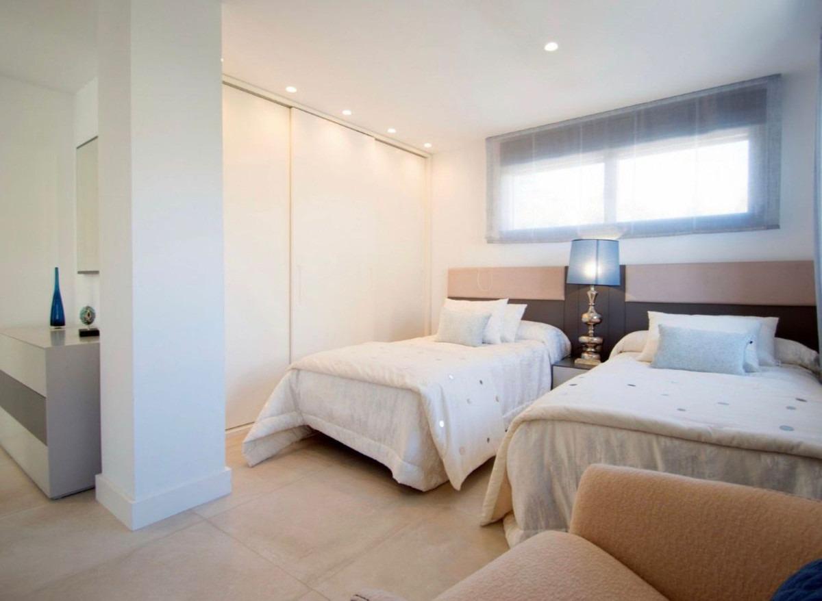 5 Bedroom Townhouse in Marbella - Photo 7