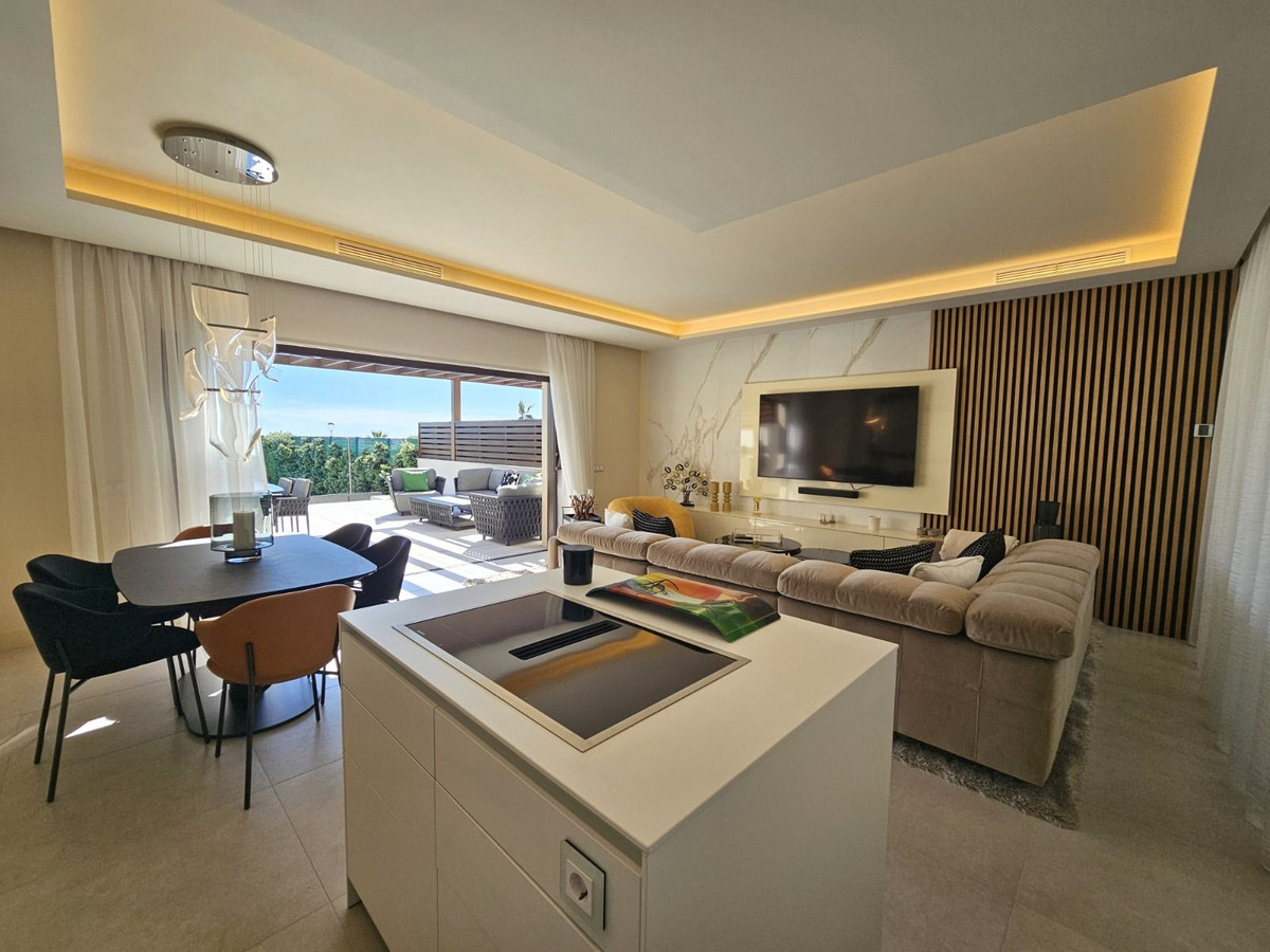 4 Bedroom Townhouse in Estepona - Photo 14